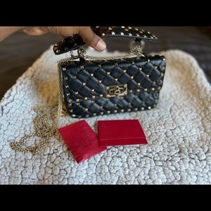 SMALL NAPPA ROCKSTUD VALENTINO PURSE BLK